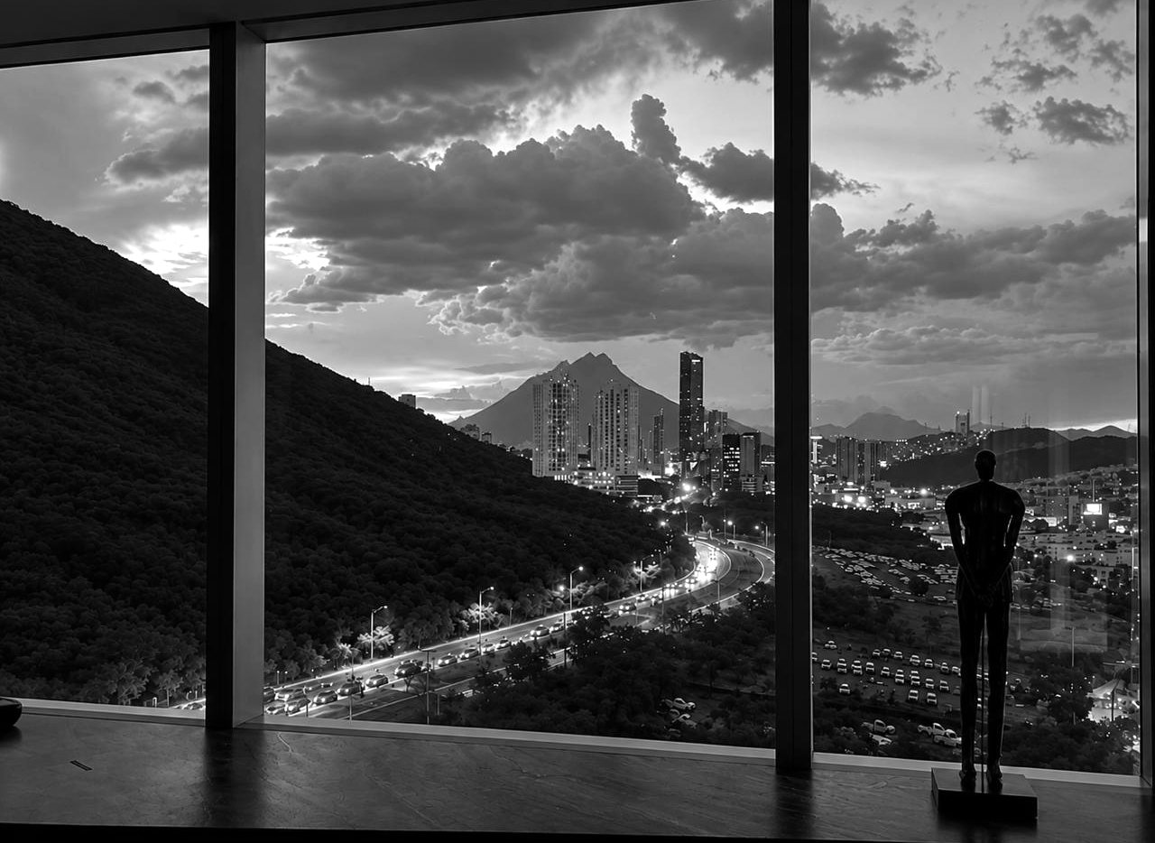 Vista de Monterrey y el Cerro de las Mitras desde las oficinas de O&D